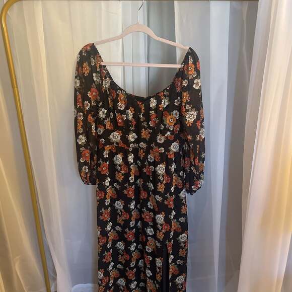 Hollister Chiffon Half Sleeve Midi Dress in Black Floral Print - Picture 1 of 3